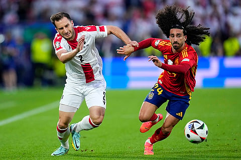 Otar Kakabadze challenges Marc Cucurella